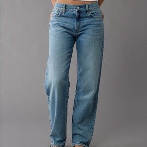 American Eagle Strigid Low-Rise Baggy
Straight Jean